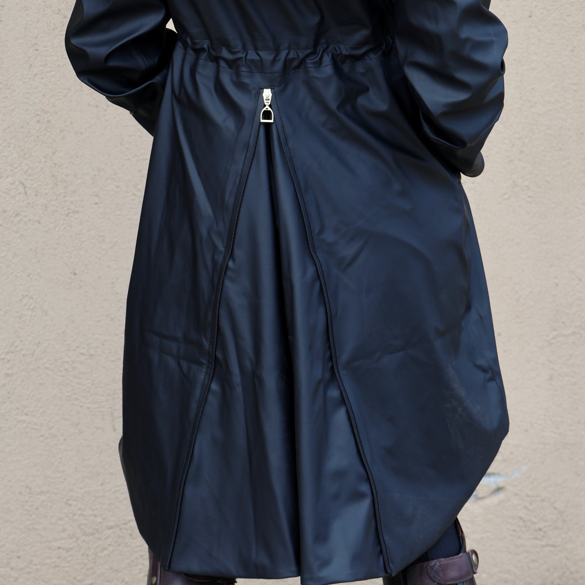 The Sandstorm MANOR COAT - Black