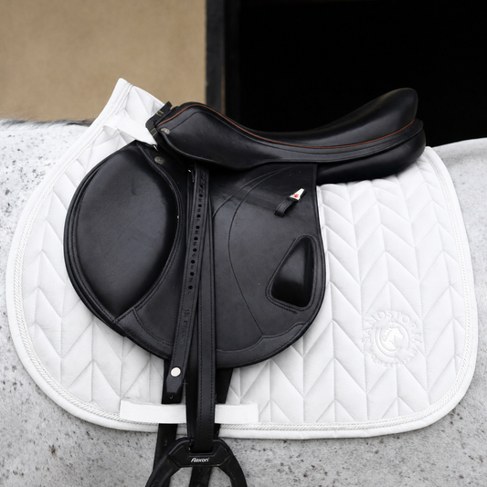 Sandstorm Equestrian - Velvet Saddle Pad - White